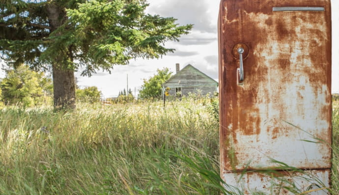 Старый холодильник