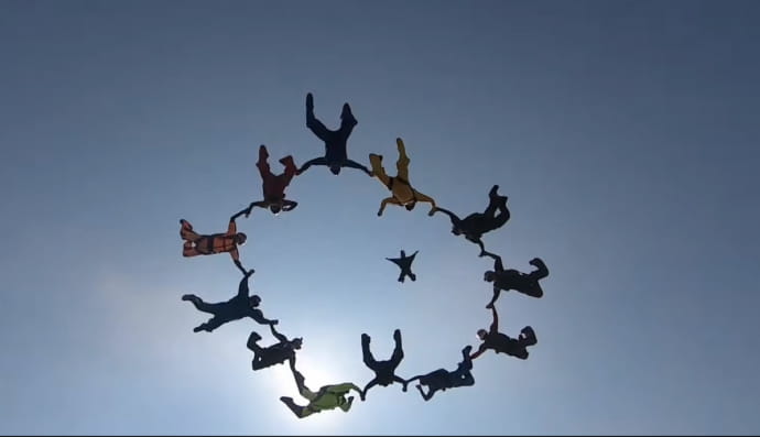 Українські парашутисти на фестивалі "Вільне небо"