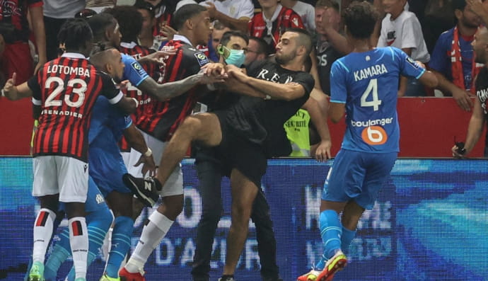 Драка во время матча между "Ниццей" и "Марселем" 