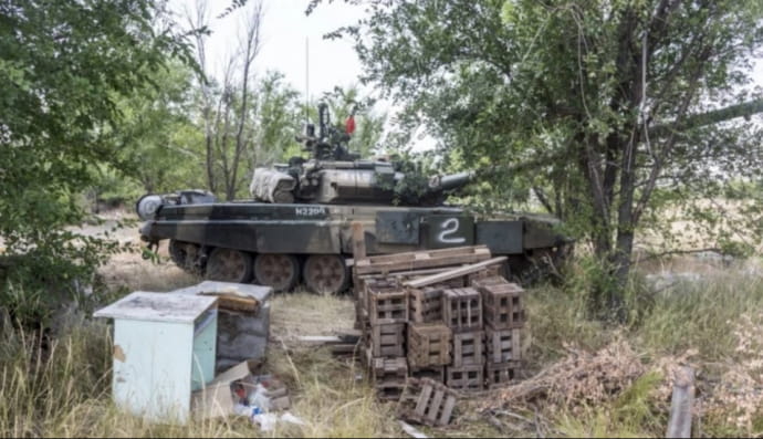 У Росії на смітнику знайшли покинутий танк