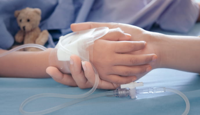 Дитина в лікарні, хлопчик в лікарні, реанімація