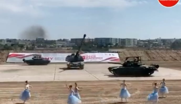 танець з танками в Севастополі
