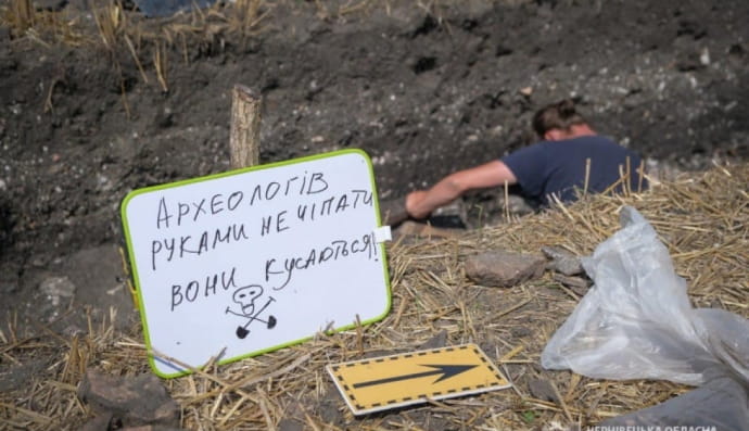 Розкопки біля села Бузовиця (Чернівецька область) 