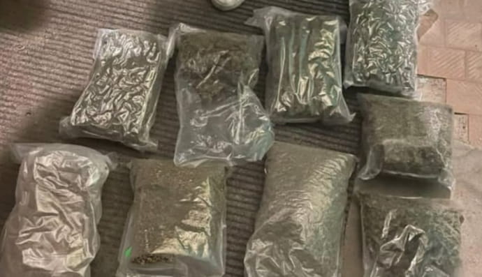 В Киеве задержали мужчину с 9 пакетами каннабиса