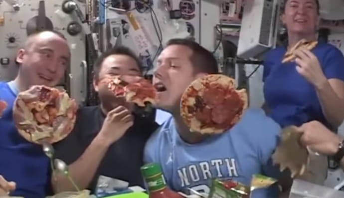 Вечірка астронавтів на МКС