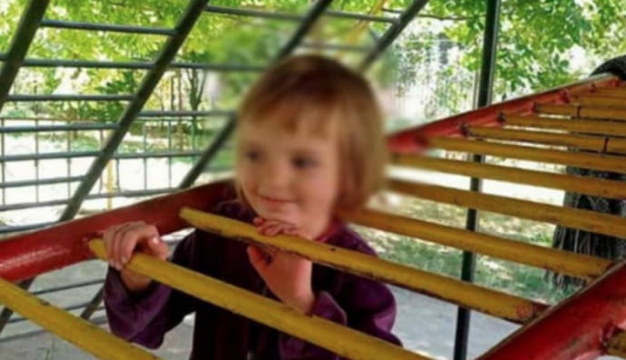 В Одессе девочка застряла в металлической конструкции 