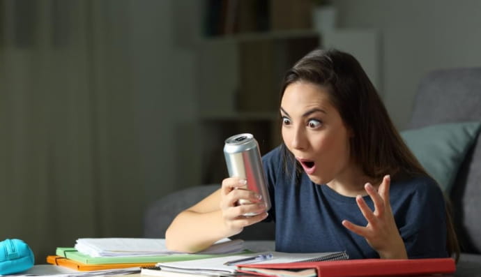 Напій в банці