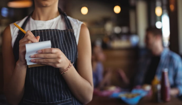 Офіціантка