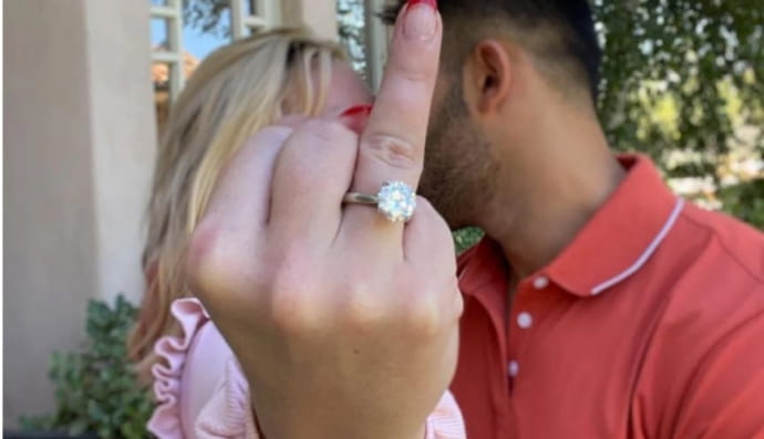 Брітні Спірс з обручкою