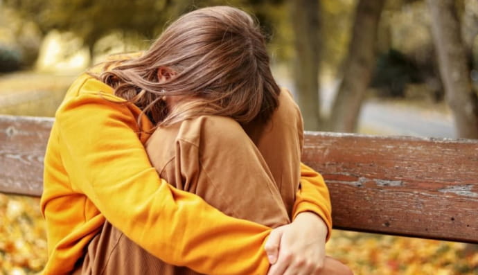 Засмучена дівчина