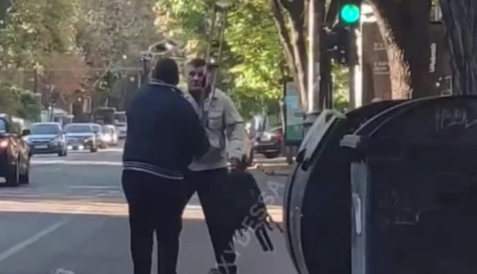 Драка за костылями