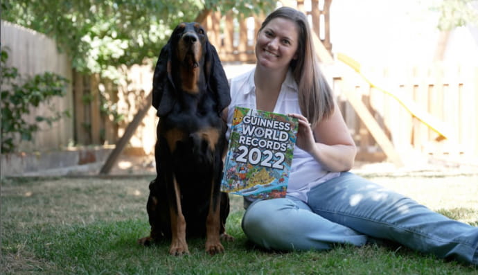 Собака із найдовшими вухами у світі