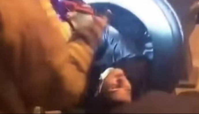 Мужчина застрял в пушке