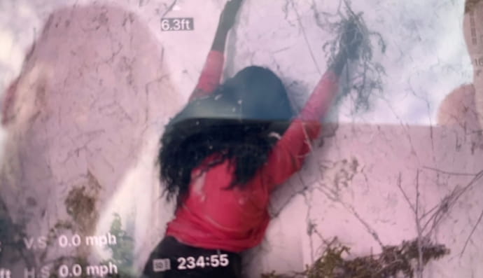 Манекен на скале