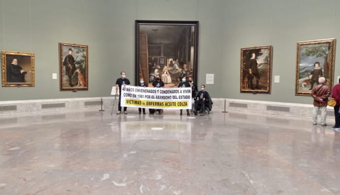 Група протестувальників у Національному музеї Прадо у Мадриді 