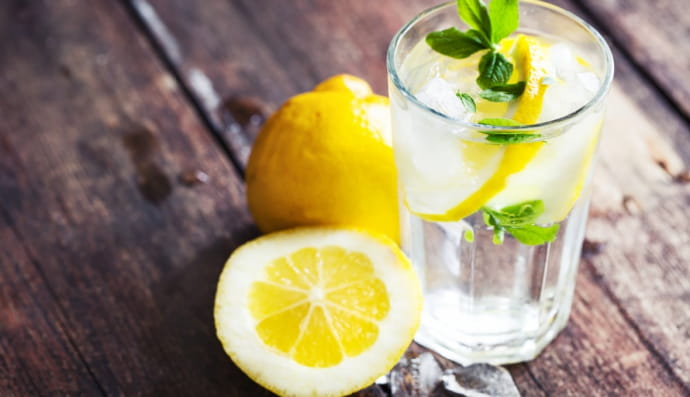 Вода з лимоном