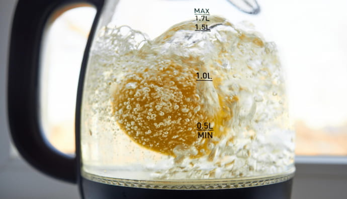 Чайник із лимоном