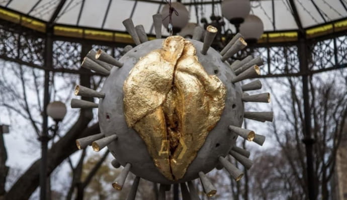 В Одессе установили скульптуру с женским половым органом