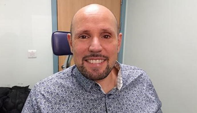 Чоловіку встановили протез ока