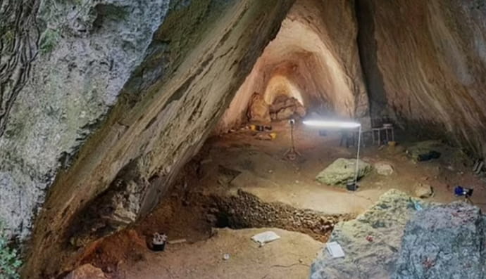 Розкопки у печері Арма Вейрана 