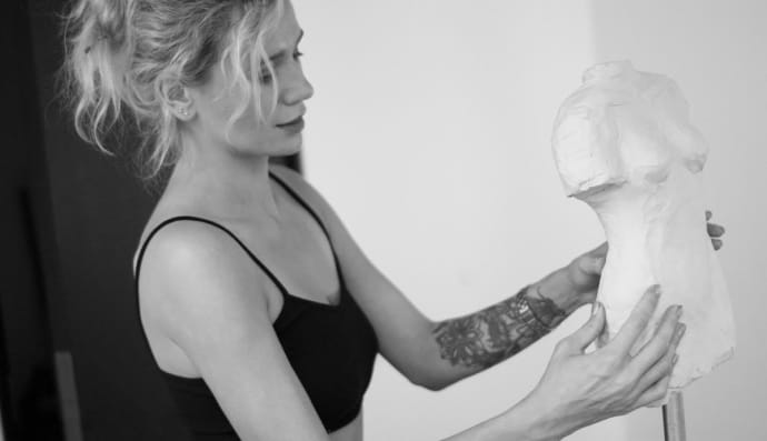 Фото художниці і її робіт