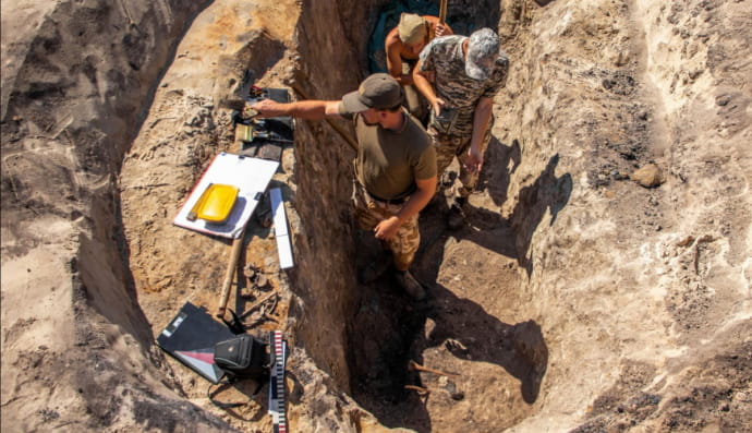 Розкопки у селі Карів