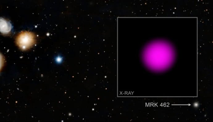 астрономы заметили огромную черную дыру в карликовой галактике