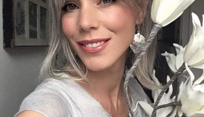 випадки, коли жінки припинили фарбувати сиве волосся і стали виглядати ще краще