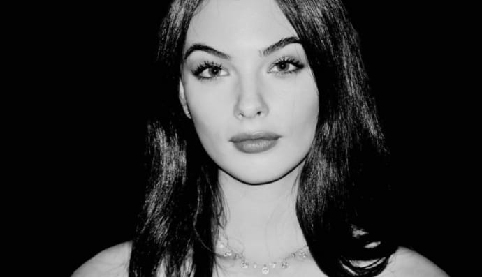 Дева Кассель 