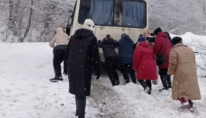 Женщины и автобус