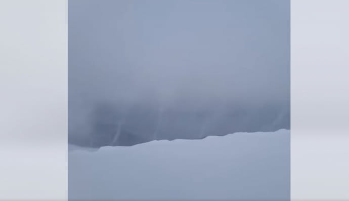 Снігові фонтани в Карпатах