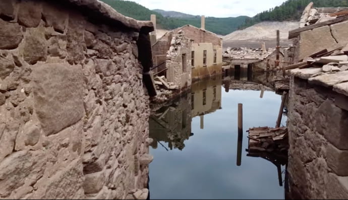 В Испании на поверхность "выплыло" село