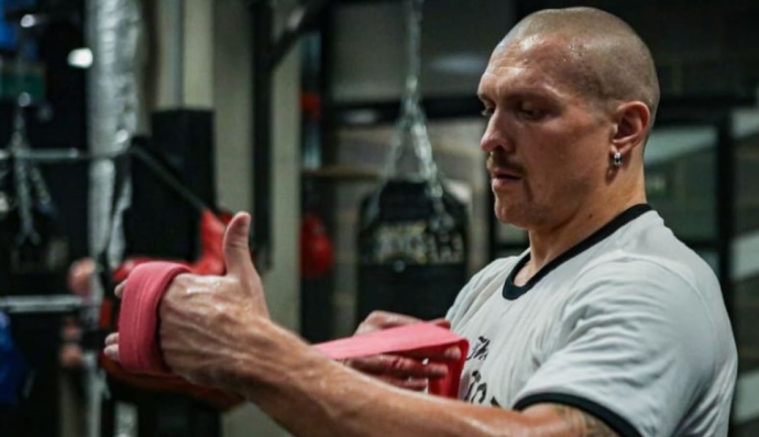 Александр Усик