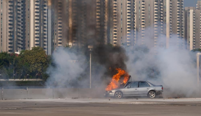 Горящий автомобиль