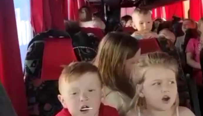 Діти в автобусі