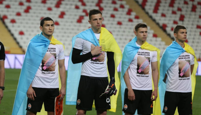 гравці "Шахтаря" вийшли на поле у футболках з фото 3-місячної Кіри з Одеси