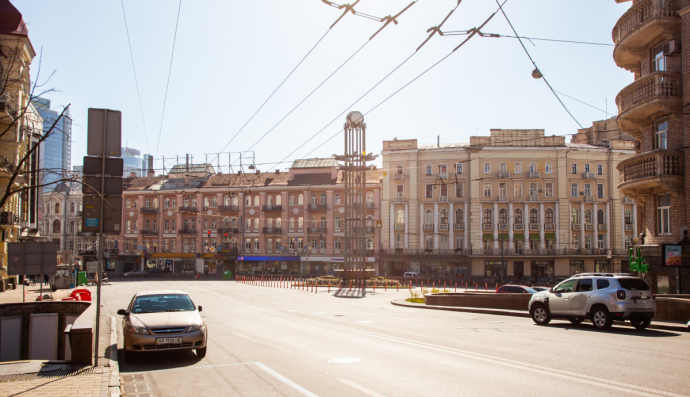 Площа Льва Толстого