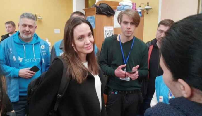 Анджелина Джоли