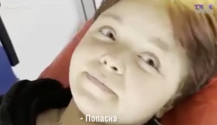 підліток з простреленими ногами сіла за кермо авто та евакуювала дорослих