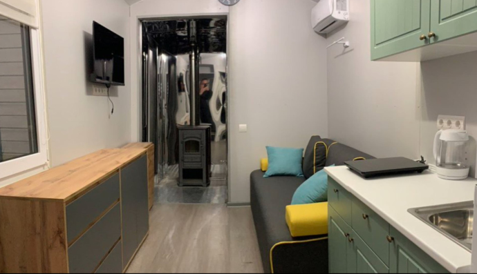 Переселенці з Києва створюють модульні будинки на Буковині