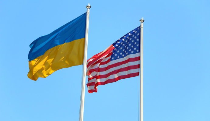 Державні стяги України та США