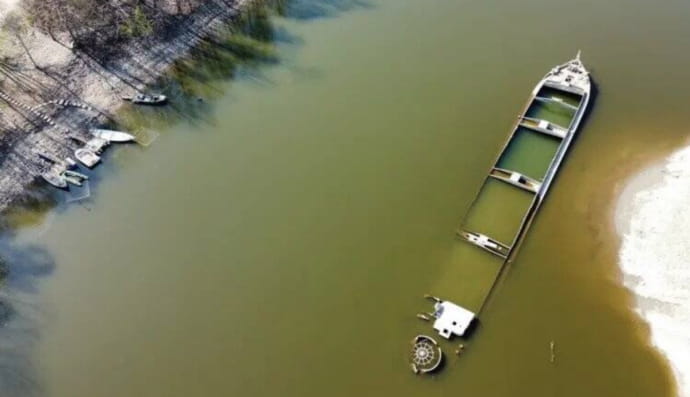 затонулі кораблі спливли на поверхню