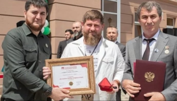 кадырова наградили орденом "За заслуги перед стоматологией"