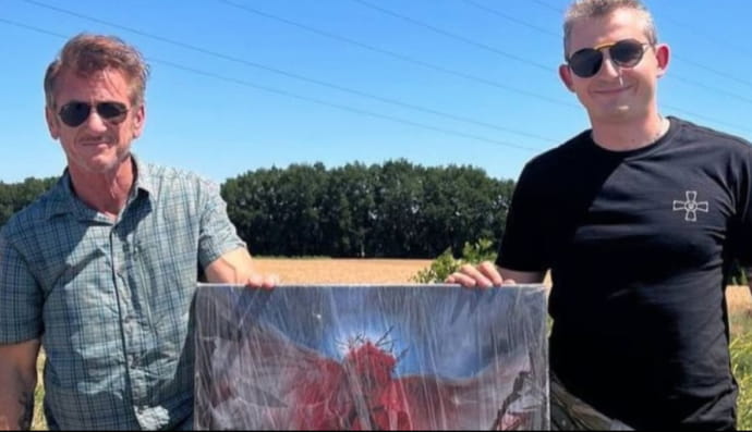 Шон Пенн приобрел картину и помог ВСУ