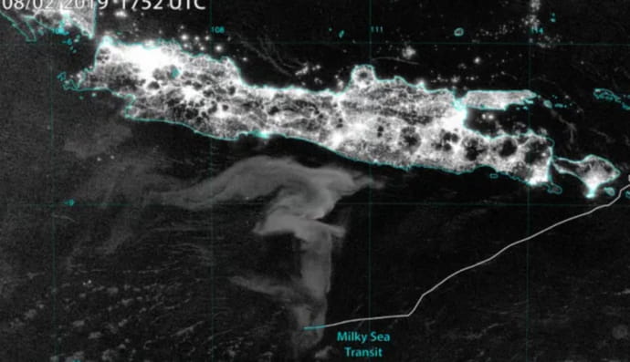 Моряки вперше сфотографували загадкове молочне море в океані