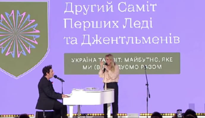 Британська співачка Еллі Голдінг відвідала Київ і виконала пісню "Ой у лузі червона калина"