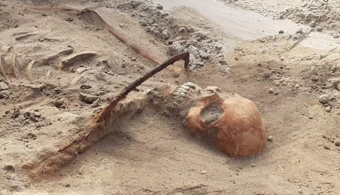 Похована жінка