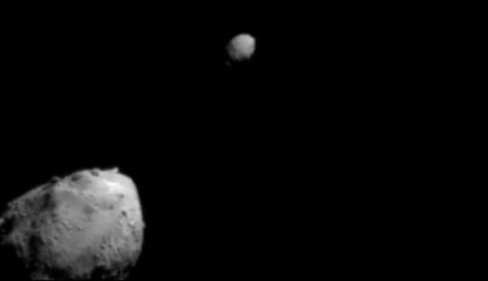 Космический корабль NASA столкнулся с астероидом