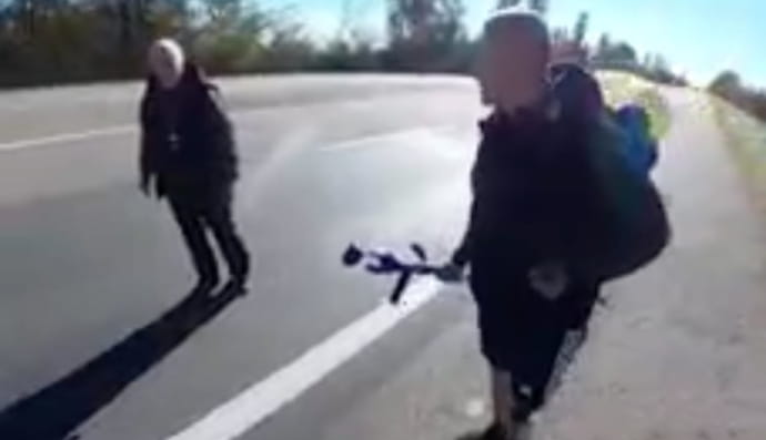 Українець збирає гроші для ЗСУ, долаючи пішки відстань від Одеси до Яремче