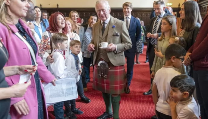 Чарльз ІІІ встретился с украинскими беженцами в Шотландии